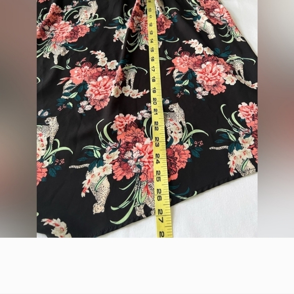 Torrid Women's floral cheetah off the shoulder top - Picture 6 of 7